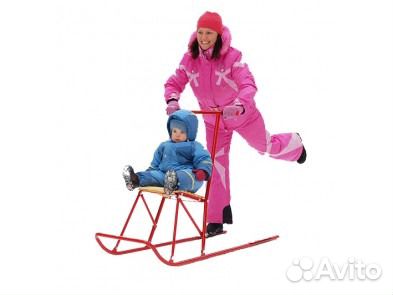 Катание на санках. Парень с девушкой на санках. Пара на санках. Катания на санках. Парень на санках.