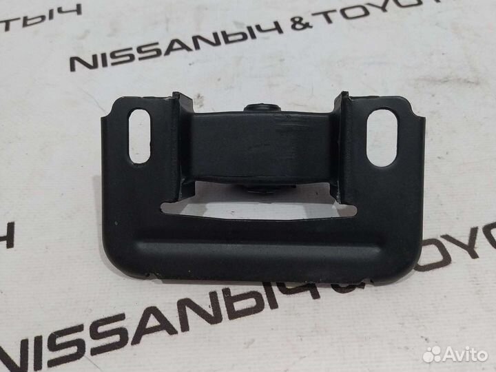 Опора кулисы кпп на Nissan Almera B10