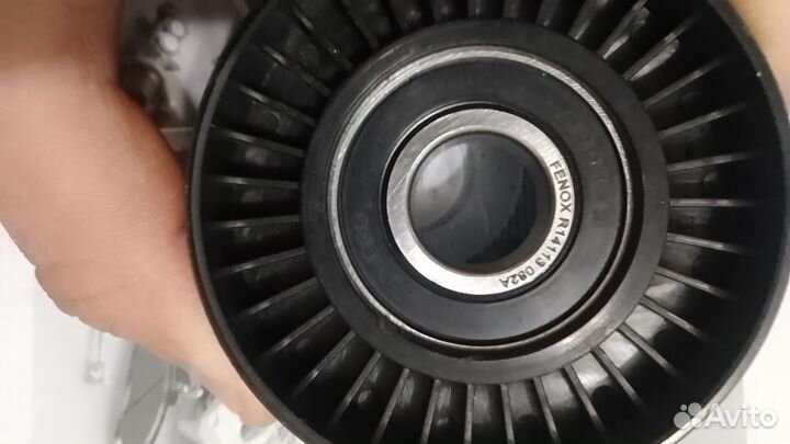 Ролик натяжной поликлинового ремня