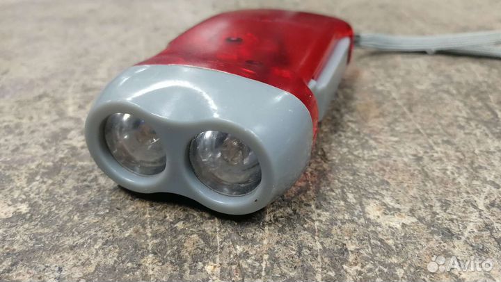 Фонарик с динамомашинкой