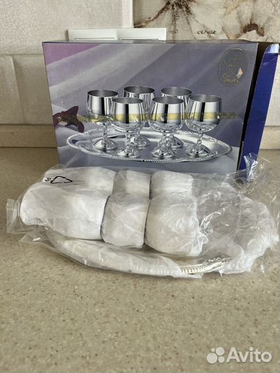 Набор рюмок на подносе