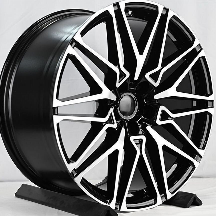 Литые диски Powcan 10×R20 5×120