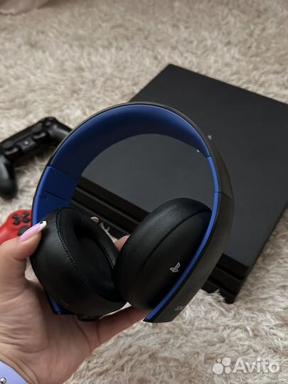 Sony PS4 pro + наушники, 2 игры