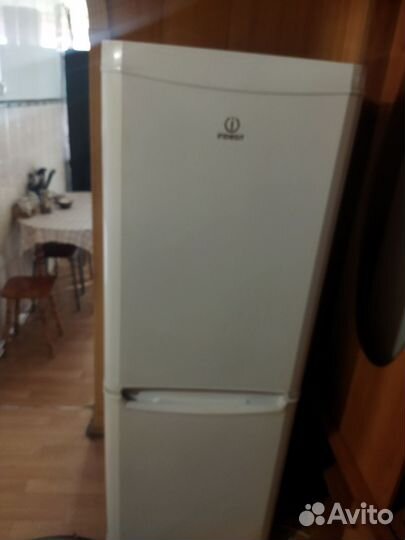 Холодильник indesit