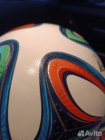 Футбольный мяч adidas brazuca 2014 FIFA PRO