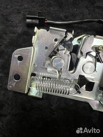 Замок капота с датчиком открытия Паджеро 4