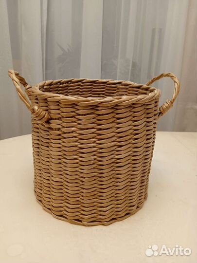Корзинка плетёная