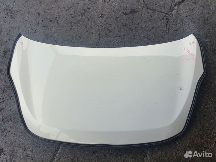 Капот c Toyota Isis ZNM10G 1ZZ-FE