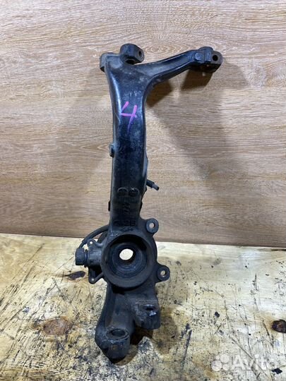 Поворотный кулак передний правый Audi A6 C5, A4 B5