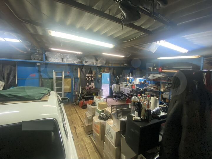 Гараж, > 30 м²