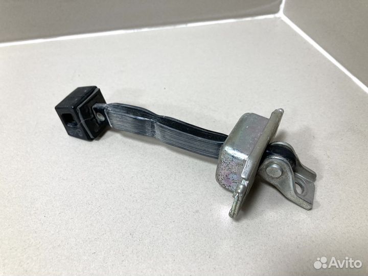 Ограничитель задней двери Mitsubishi 5732A066