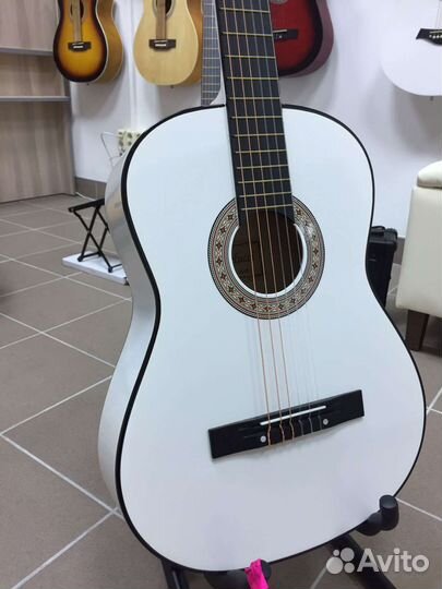 Полноразмерная классическая гитара 4/4