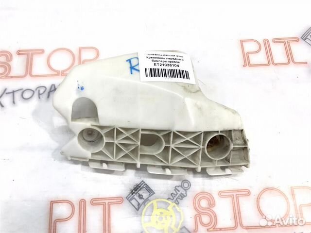 Крепление переднего бампера правое Toyota Estima