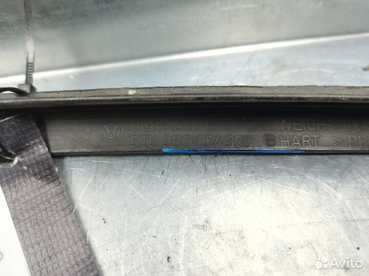 Молдинг лобового стекла Volkswagen Passat B5