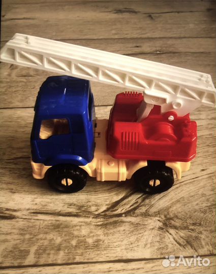 Детские игрушечные машинки