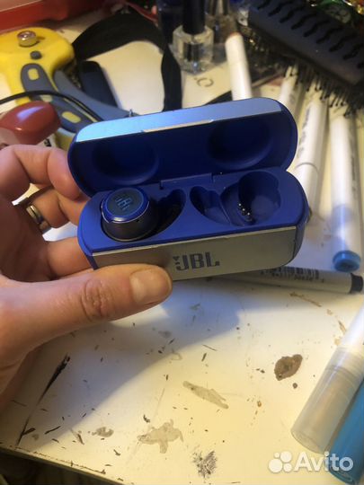 Кейс и левый наушник jbl reflect flow синий