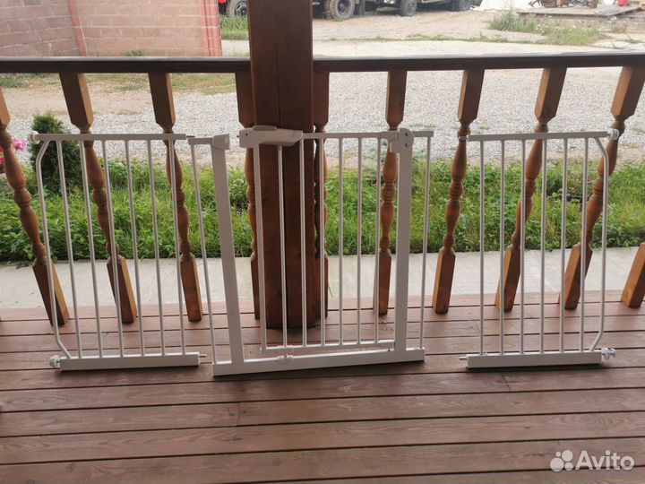 Ворота безопасности на лестницу, в проем