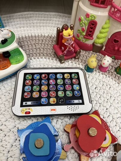 Игрушки музыкальные fisher price/ замок/пазлы