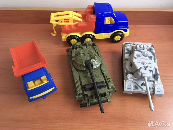 Машинки и танки для мальчика