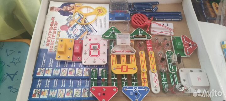 Электронный конструктор Знаток 320 схем и 999сх