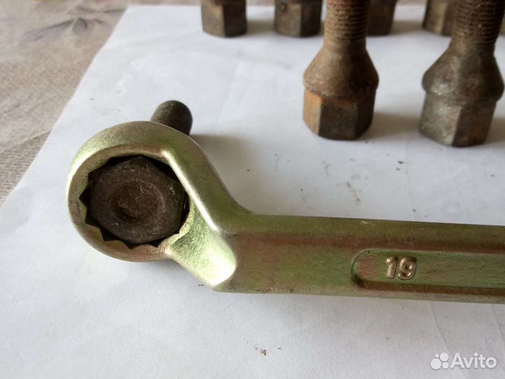 Продам болты крепления колес на ваз