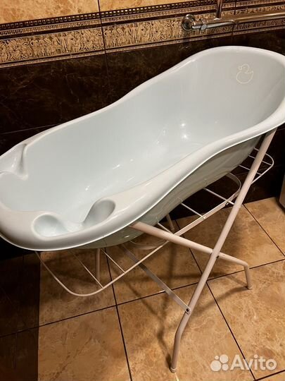 Ванночка для купания с подставкой