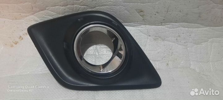 Накладка птф передняя правая Toyota Hilux 8 2016