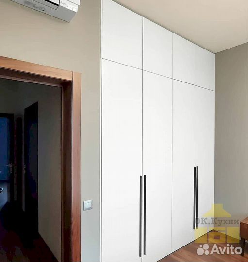 Дверный шкаф