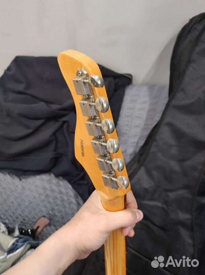 Электро гитара, 2002г