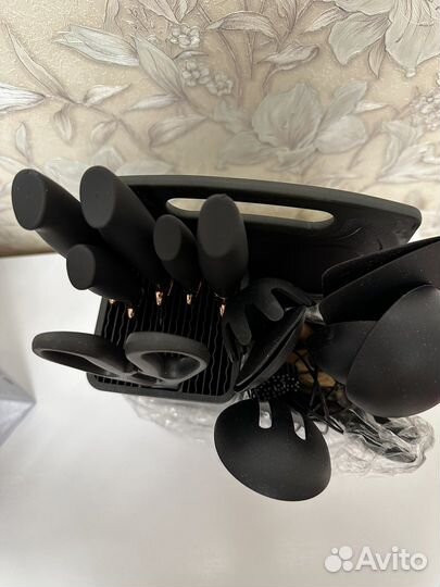 Набор кухонных принадлежностей с ножами