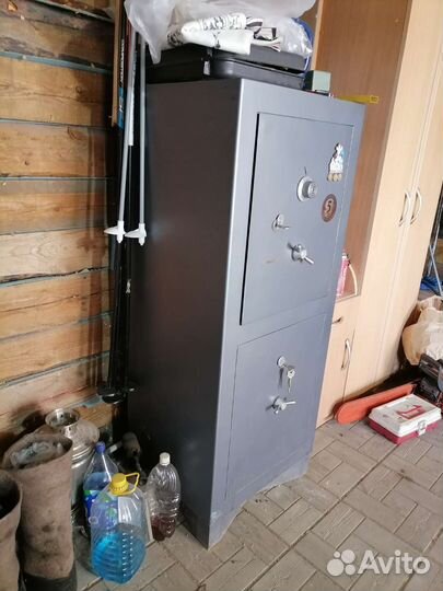 Металлический сейф