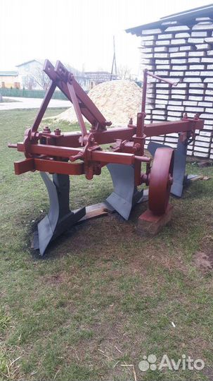 Плуг на трактор