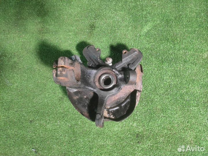 Поворотный кулак передний левый Volkswagen Polo