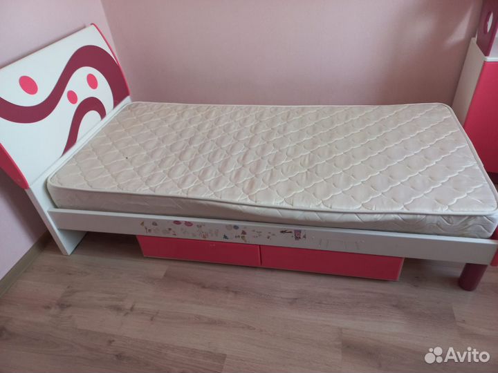 Комплект детской мебели для девочки