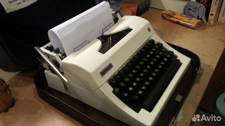 Механическая пишущая машинка