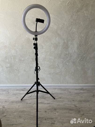 Кольцевая светодиодная лампа