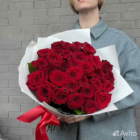 Букет из 31 красной розы / бесплатная доставка