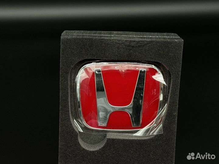 Эмблема на руль Honda красная