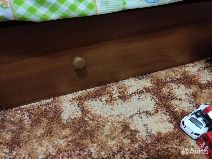 Детская кроватка с маятником и ящиком