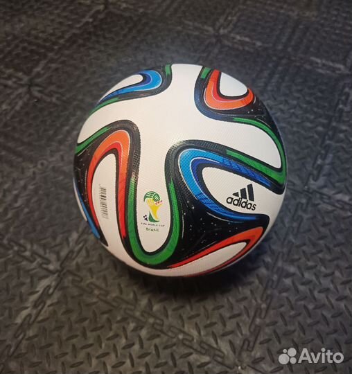 Футбольный мяч новый. Бразука. Brazuca