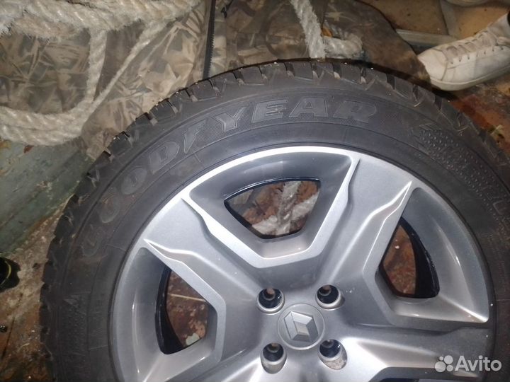 Goodyear UltraGrip 205/55 R16