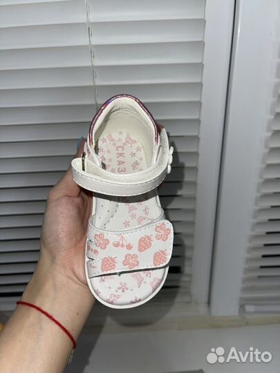 Босоножки детские новые