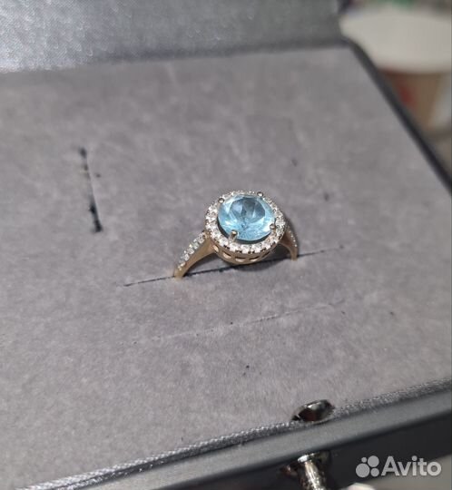 Кольцо с топазом и фианитами