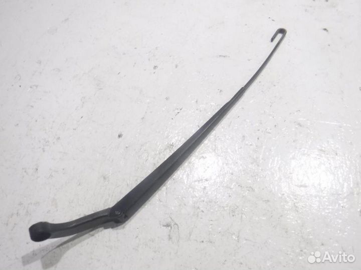 Поводок стеклоочистителя передний