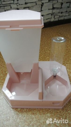 Кормушка с поилкой для кошек или маленьких собак