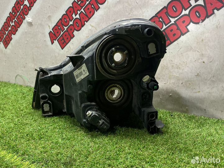 Передняя правая фара альмера G-15