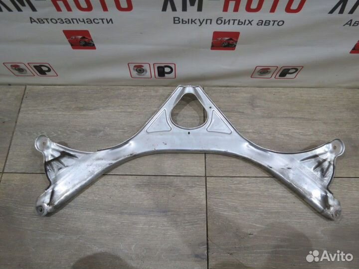 Распорка стоек Audi A7