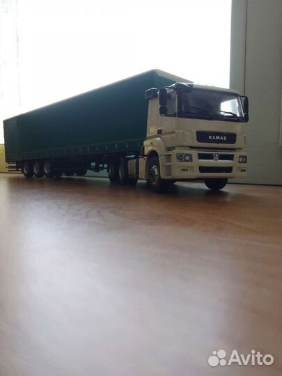 Модель автомобиля камаз 65206 с полуприцепом