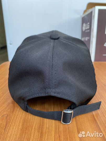 Бейсболка женская со стразами