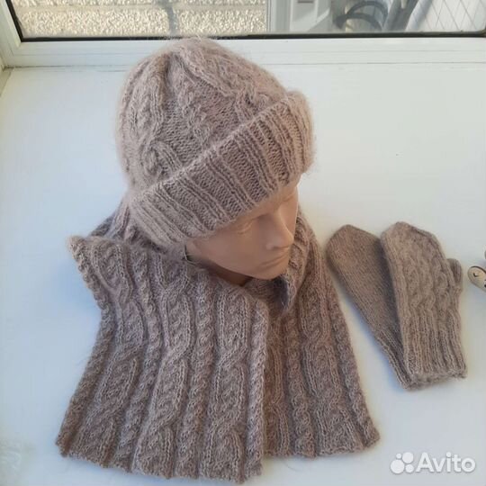 Комплект с косами.Шапка, шарф, варежки. Мохеровый